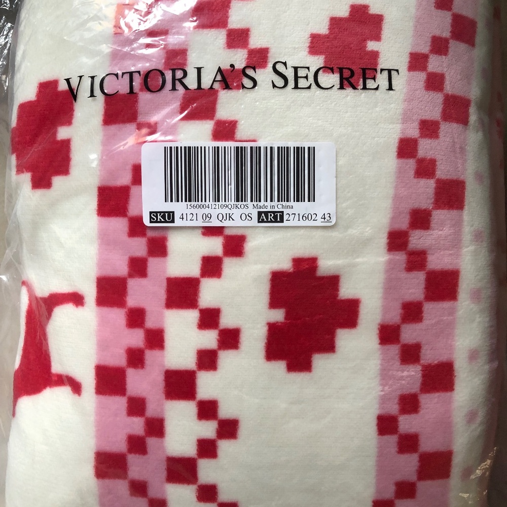 Victoria’s Secret PINK Fleece Throw Blanket, 50” x 60”